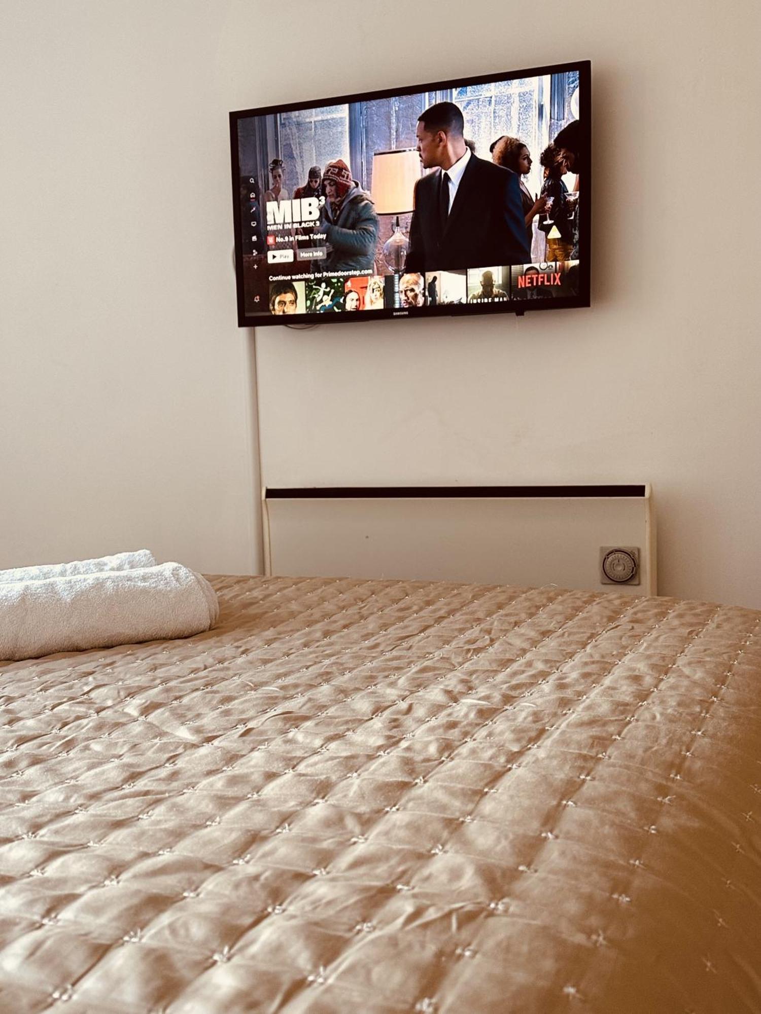 Deluxe City Apt, Beautiful River View,Free Parking No Balcony Leeds  Buitenkant foto